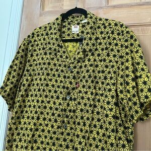 Levi's Men's Cubano Short Sleeve Black Yellow Geometric Print Shirt Size L NEW